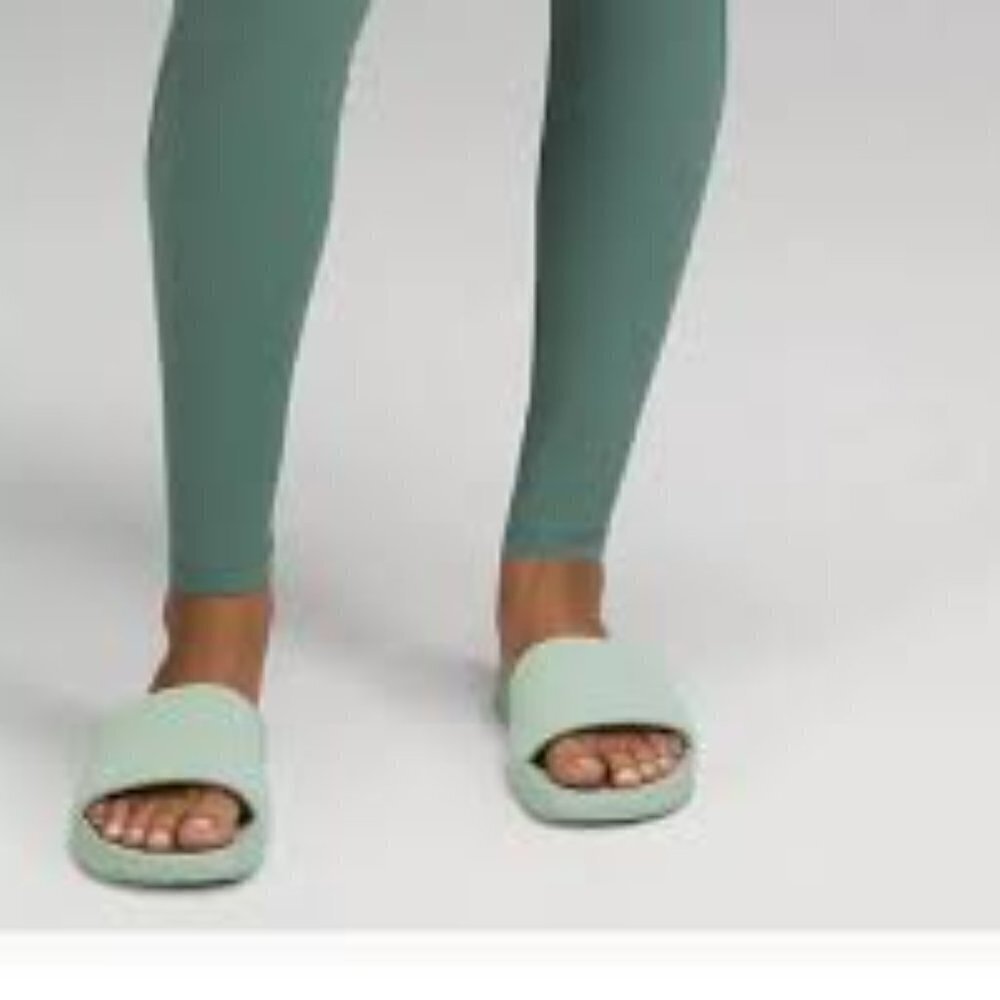 Lululemon Woman Slides Size 9